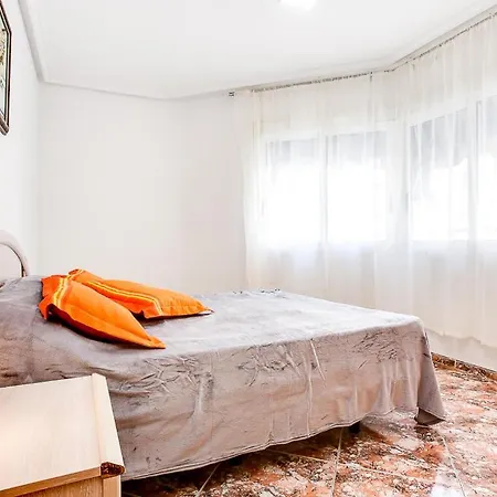 Globus Goleta Apartment